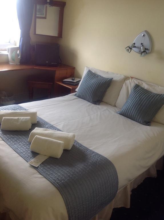Cubbon House Hotel Douglas Room photo